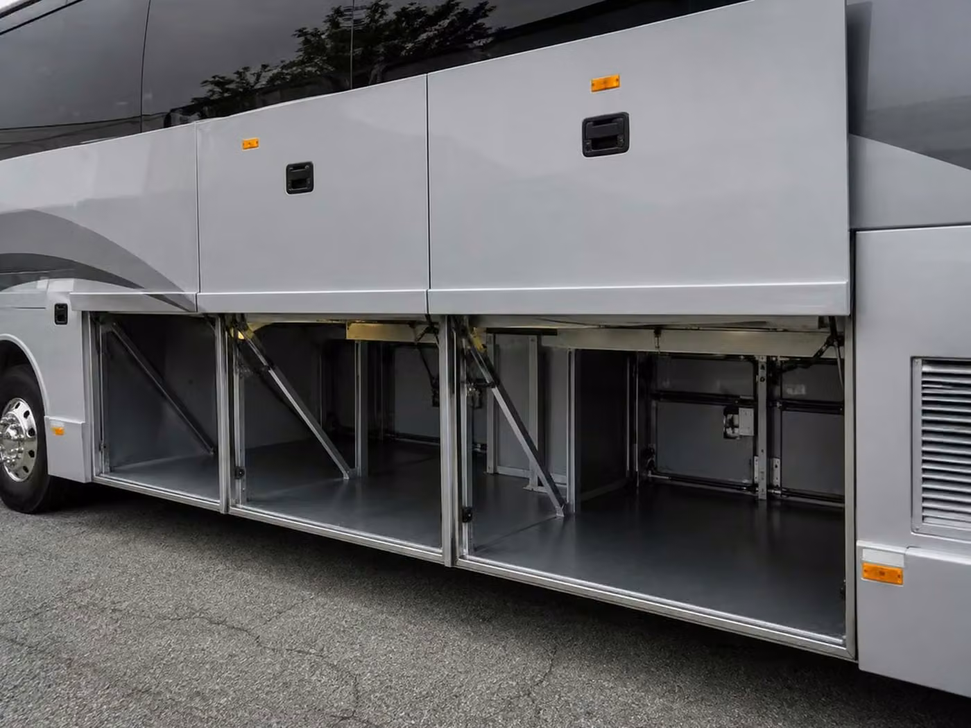 winter park 56 passenger charter bus luggage bays