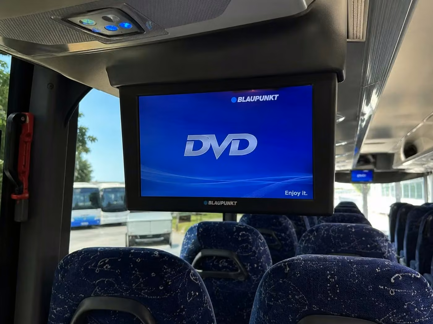 winter park 56 passenger charter bus tvs