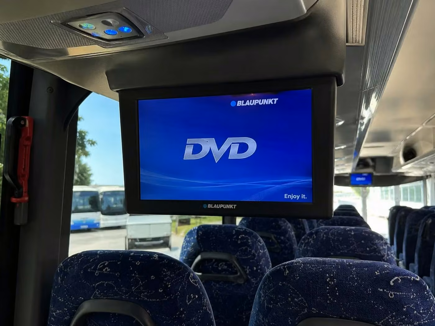 winter park charter bus tv monitors